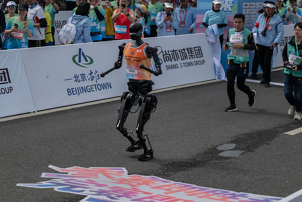 Robots run a half marathon, slowly - Silicon Flash