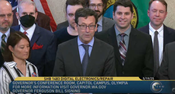 Empowering Consumers: Washington Governor Enacts Right-to-Repair Law for Electronics