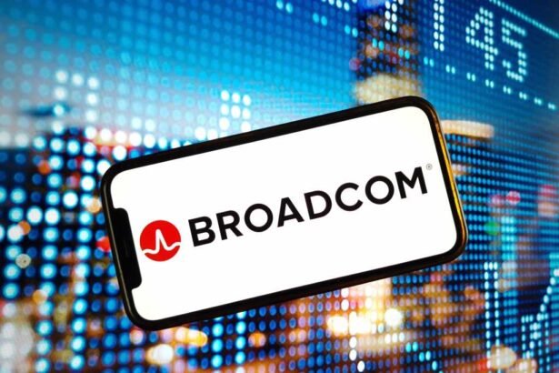 VMware Users Without Subscriptions Warned of Legal Consequences by Broadcom