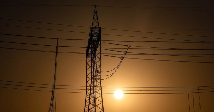 Warning: Extreme Heat Poses Risk of Summer Power Shortages in Largest US Grid
