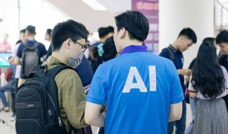 Navigating the Efficiency and Complexity of AI in Data Centers