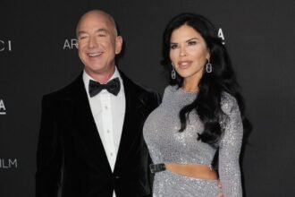 Newlywed Jeff Bezos Liquidates .4 Billion in Amazon Stock