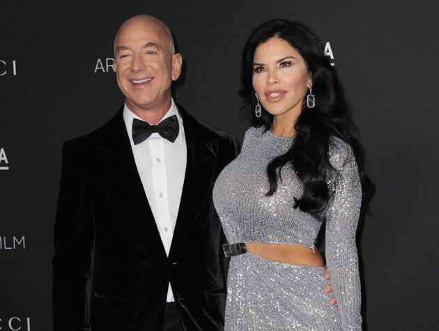 Newlywed Jeff Bezos Liquidates .4 Billion in Amazon Stock