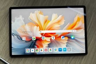 The Ultimate All-in-One Device: A Review of the Lenovo Yoga Tab Plus