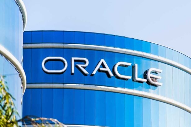 Oracle Secures  Billion Cloud Deal, Accelerating AI Infrastructure Expansion