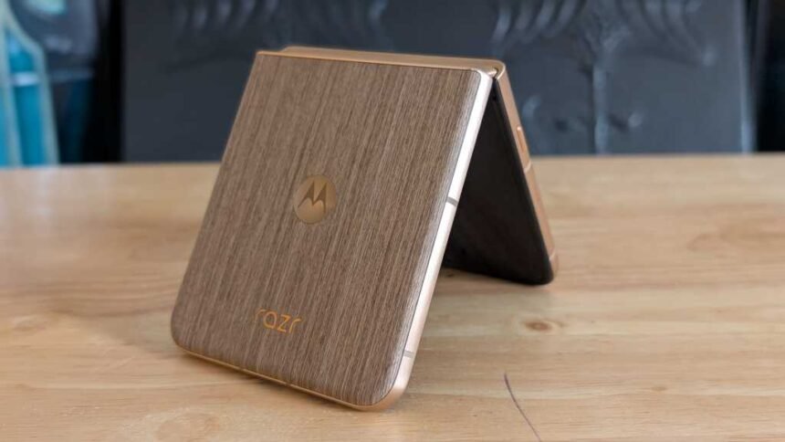 Sparkling Innovation: Motorola’s Swarovski-Adorned Razr Flip Phone