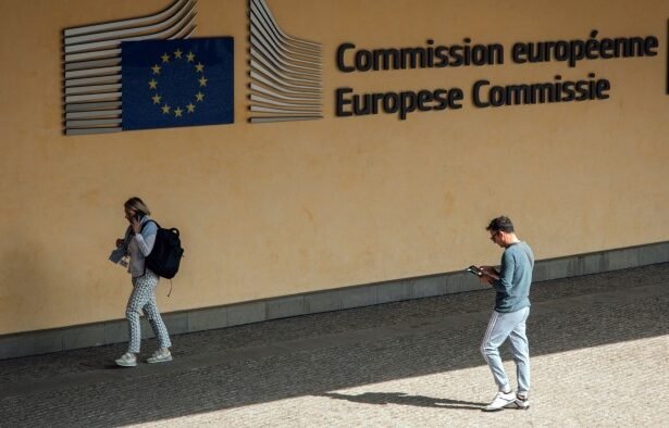 Top European Executives Call for Pause on Groundbreaking AI Legislation in Brussels