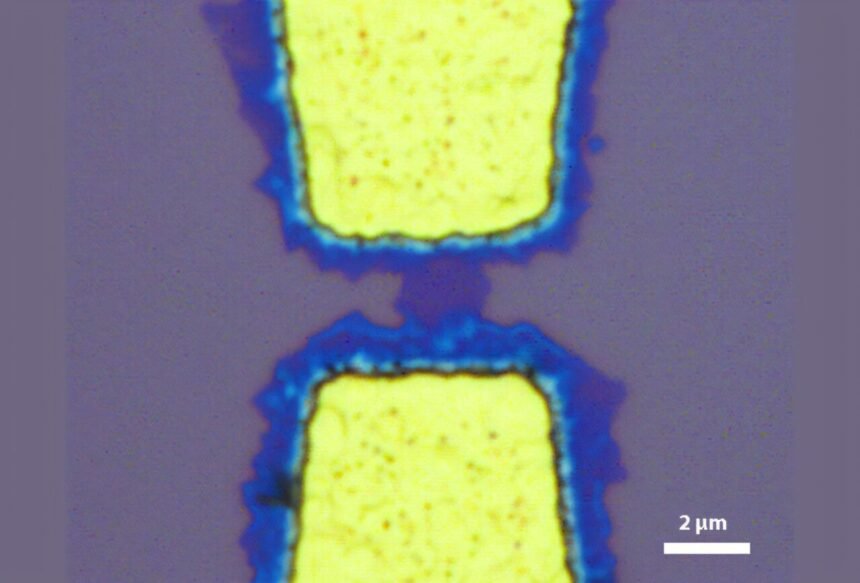 Revolutionizing Electronics: Growing Ultrathin Semiconductors Directly on Devices