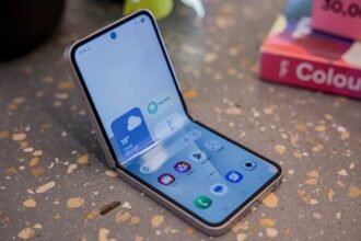 Samsung Galaxy Z Flip 7 Flexes its Durability in Bend Test Challenge