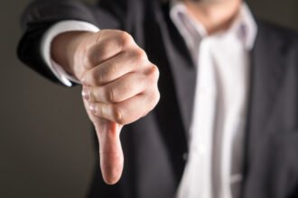 Wall Street Analyst Predicts Sharp Decline for Leading AI Stock: More Than 70% Drop Expected