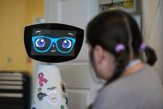 Brave Little Robot: A Heartwarming Tale of Courage and Friendship in Hospitals