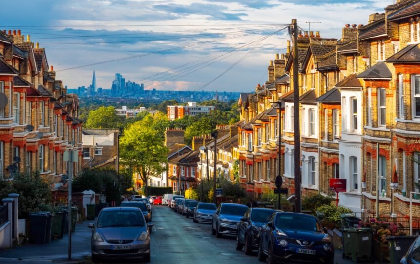 Harnessing the Power of London’s Data Centres: Maximizing Heat Reuse Potential Harnessing the Power of London’s Data Centres: Maximizing Heat Reuse Potential