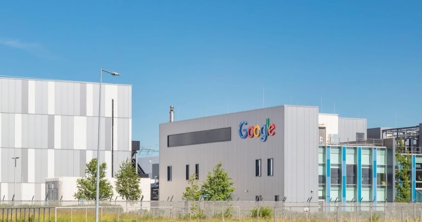 Reaching for the Sky: The Global Cloud Market Surpasses 0B