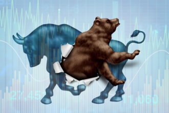 Retreat from Records: Gold Pullback and Profit-Taking Shake Markets