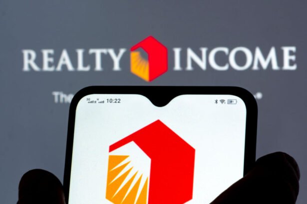 Securing Your Retirement: Long-Term Income Potential with These 2 Dividend Stocks