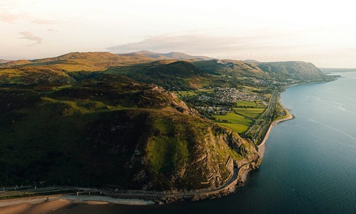 Accelerating Innovation: UK’s AI Zones and North Wales Development Strategy