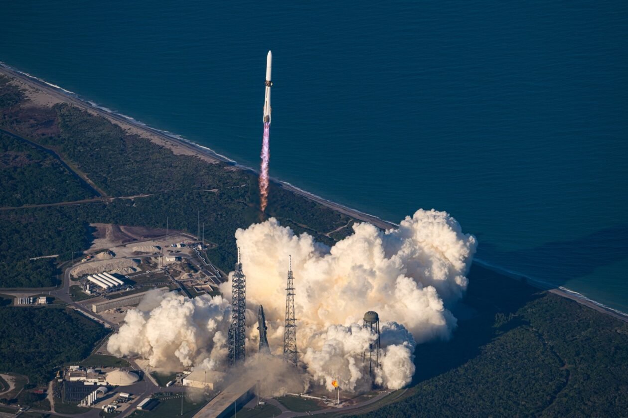 Blue Origin's New Glenn Rockets Twin Probes to Mars and Nails Booster ...