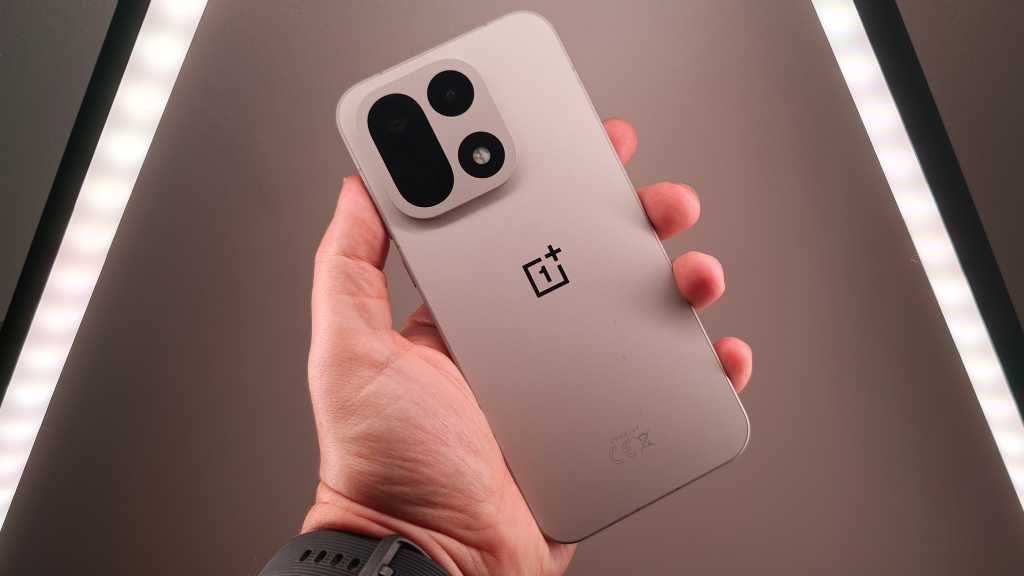 OnePlus 15: The Lightning Fast Smartphone - Silicon Flash