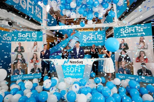 Should You Follow Cathie Wood’s Lead and Sell Your SoFi Stock?