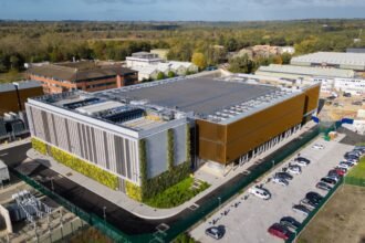 ABB pioneers the launch of UK’s first MV UPS for AI applications with Ark