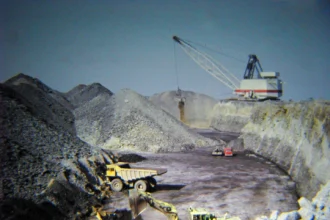 Extracting Insights: Leveraging Mining Industry Lessons for Successful AI Implementation