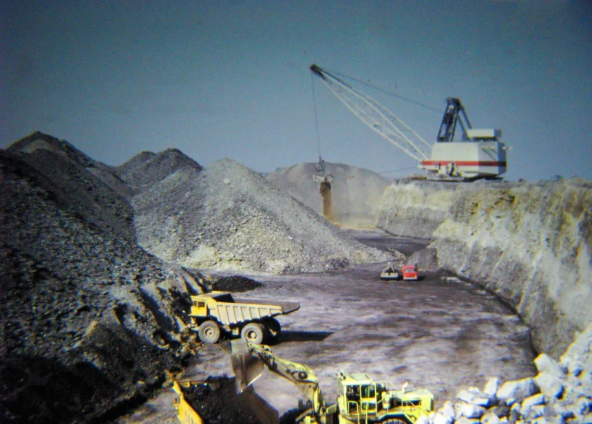 Extracting Insights: Leveraging Mining Industry Lessons for Successful AI Implementation