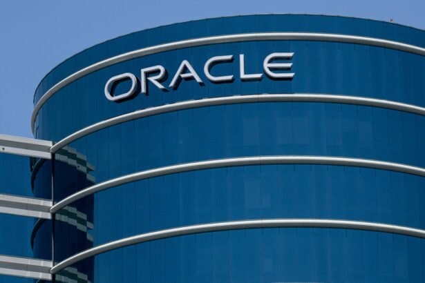 Oracle’s Stock Plummets as AI Investments Soar: A Look at the Biggest Drop Since 2001
