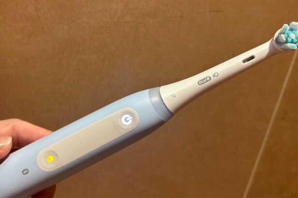 How to Troubleshoot a Yellow Light on Your Oral-B iO Brush