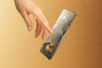 Introducing the Motorola Signature Ultra-Thin Flagship Smartphone: The Ultimate in Style and Performance