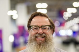 Tech Industry Shakeup: Longtime Amazon Employee Bids Farewell, Oracle and Microsoft Veterans Step into New Positions