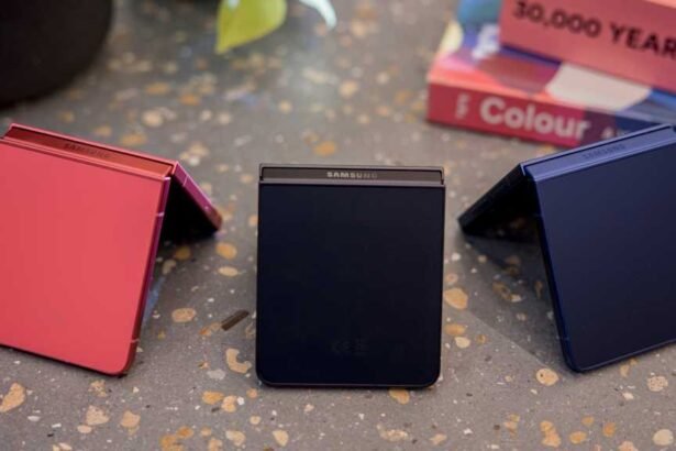 Galaxy Z Flip 8: The Ultimate Apple Fold competitor