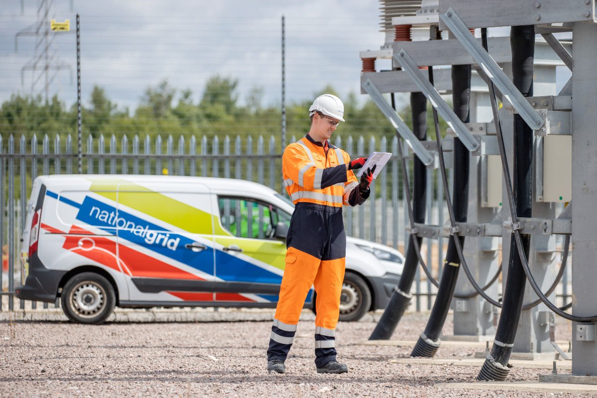 Maximizing Data Centre Efficiency with the Power of Digital Twins ...