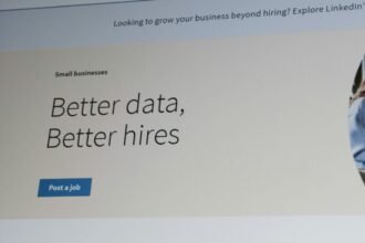 Revolutionizing Enterprise Operations: The Role of HR in Implementing AI