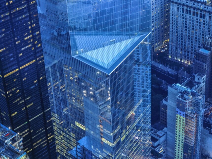 Revolutionizing Finance: The Integration of AI in Decision-Making Processes