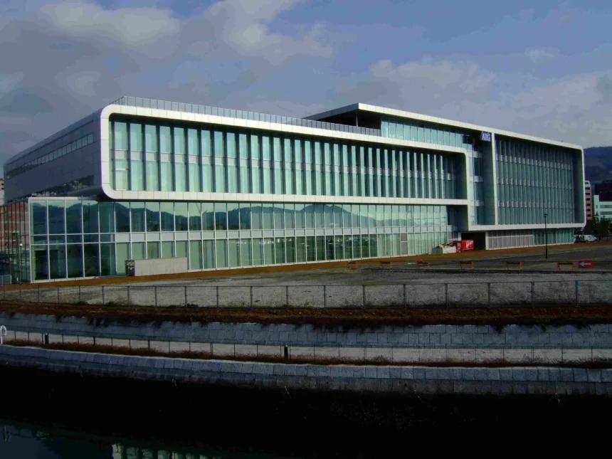 Revolutionizing Insurance: AIG’s Cutting-Edge AI Technology and Orchestrated Efficiency